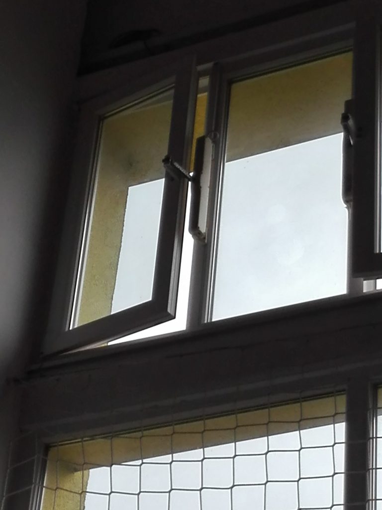  Serwis okien w szkole w Legnicy